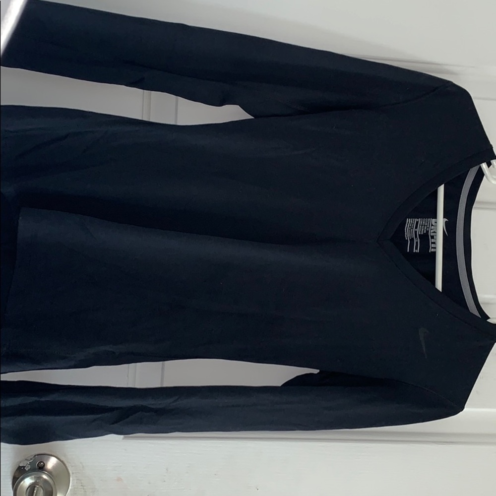 Lone sleeve v-neck black work out Nike woman
